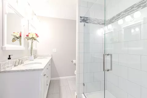 Bath - 8908 E 1400 North Rd, Bloomington, IL 61705 photo 2 of 6