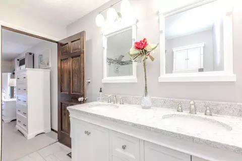Bath - 8908 E 1400 North Rd, Bloomington, IL 61705 photo 3 of 6