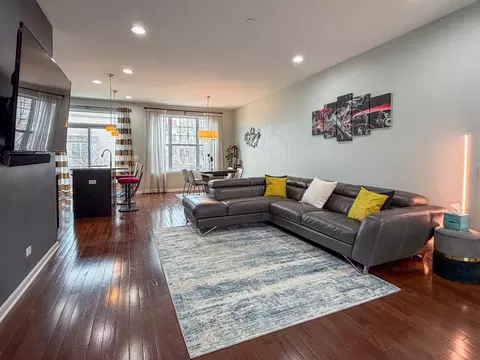 Living - 503 Lexington Ln, Rolling Meadows, IL 60008 photo 2 of 4