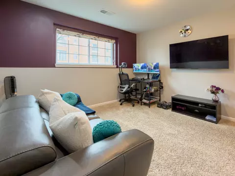 Living - 503 Lexington Ln, Rolling Meadows, IL 60008 photo 3 of 4
