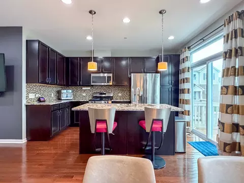 Kitchen - 503 Lexington Ln, Rolling Meadows, IL 60008 photo 1 of 4