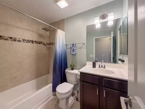 Bath - 503 Lexington Ln, Rolling Meadows, IL 60008 photo 2 of 3
