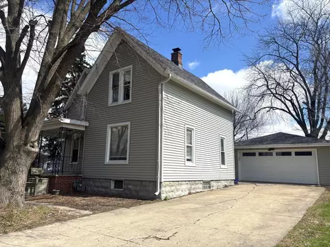 308 S 8th St, Dekalb, IL 60115