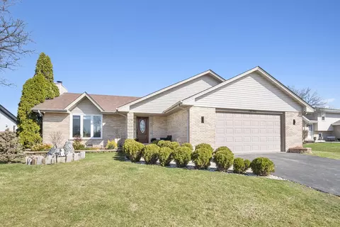16740 W Saddlewood Dr, Lockport, IL 60441