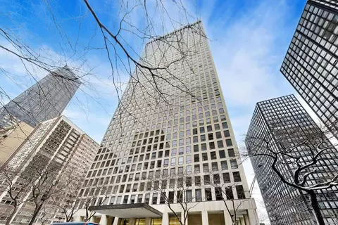 260 E Chestnut St #801, Chicago, IL 60611