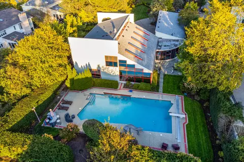 2100 Pfingsten Rd, Northbrook, IL 60062