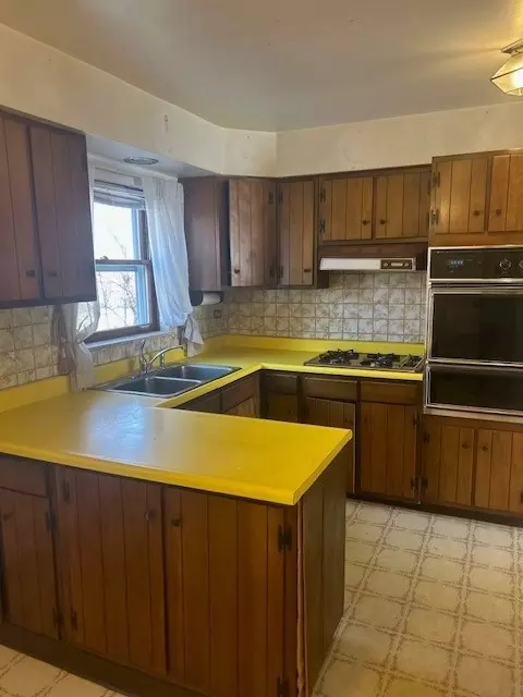 108 E Burlington St #B, Riverside, IL 60546 photo 4