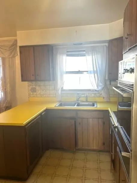 108 E Burlington St #B, Riverside, IL 60546 photo 3