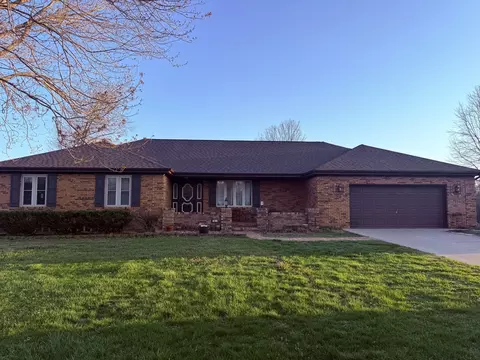 1815 Paula Ln, Marion, IL 62959