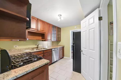 Kitchen - 1110 Sausalito Ct, Bartlett, IL 60103 photo 2 of 2
