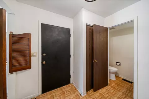 Entry Way - 302 Linden Ln, Wheeling, IL 60090 photo 1 of 2