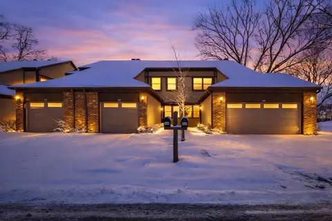302 Linden Ln, Wheeling, IL 60090