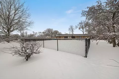 Exterior - 302 Linden Ln, Wheeling, IL 60090 photo 3 of 3