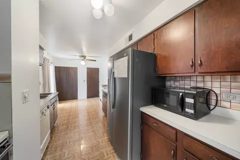 Kitchen - 302 Linden Ln, Wheeling, IL 60090 photo 1 of 2