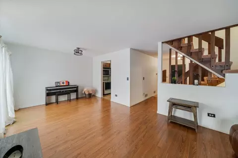 Living - 302 Linden Ln, Wheeling, IL 60090 photo 2 of 4