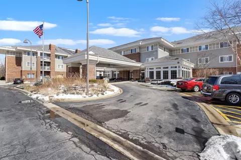 801 N Mclean Blvd #124, Elgin, IL 60123