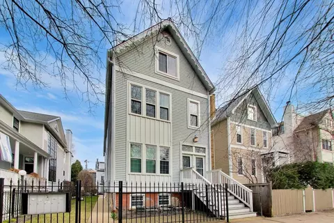 1232 W Nelson St #B, Chicago, IL 60657