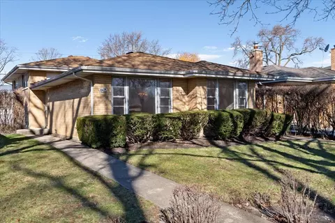 8434 Lawndale Ave, Skokie, IL 60076