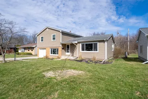 Exterior - 600 Sheridan Rd, Normal, IL 61761 photo 4 of 7