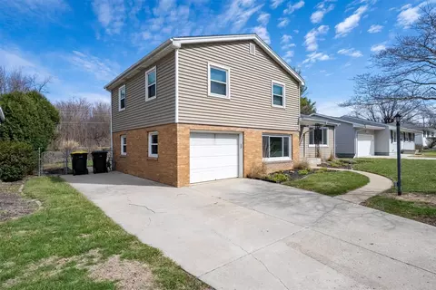 Exterior - 600 Sheridan Rd, Normal, IL 61761 photo 3 of 7
