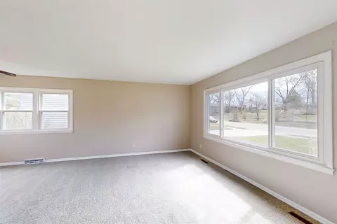 Living - 600 Sheridan Rd, Normal, IL 61761 photo 3 of 6