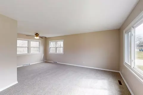 Living - 600 Sheridan Rd, Normal, IL 61761 photo 4 of 6