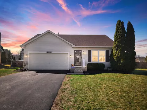 1380 Dahlgren Ln, Minooka, IL 60447