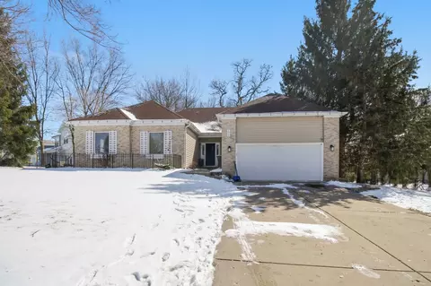 1022 Rosewood Dr, Carpentersville, IL 60110