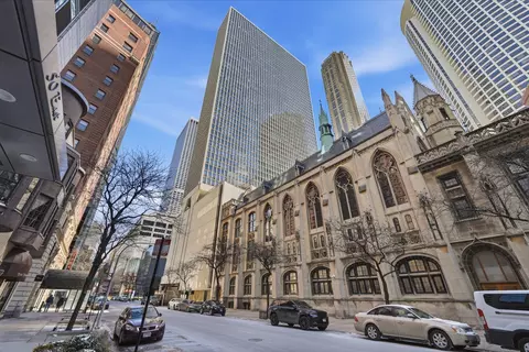 111 E Chestnut St #50G, Chicago, IL 60611