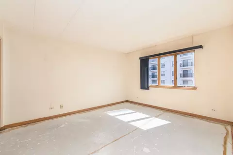 Bedroom - 555 S River Rd #607, Des Plaines, IL 60016 photo 1 of 2