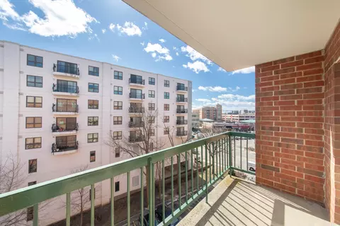 Exterior - 555 S River Rd #607, Des Plaines, IL 60016 photo 3 of 5