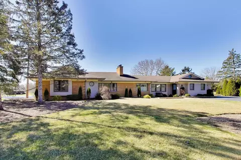 21900 N Rainbow Rd, Deer Park, IL 60010