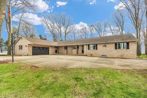 1644 County Road 200 Rd, Seymour, IL 61875