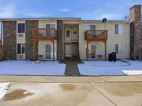 2400 Light Rd #207, Oswego, IL 60543
