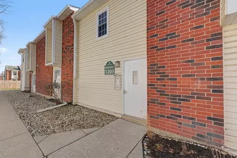1203 Wyndham Ct #105, Palatine, IL 60074