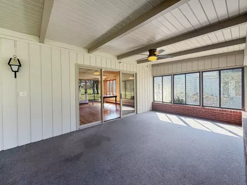 Exterior - 1318 Ridgefield Rd, Freeport, IL 61032 photo 7 of 13