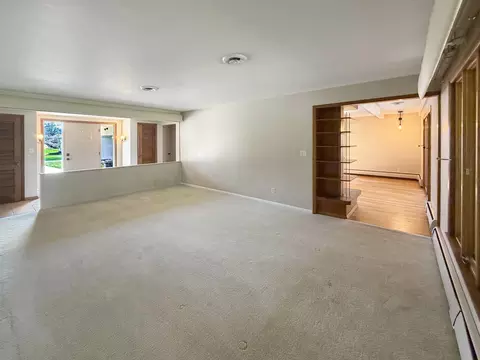 Living - 1318 Ridgefield Rd, Freeport, IL 61032 photo 4 of 7