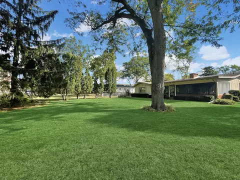 Exterior - 1318 Ridgefield Rd, Freeport, IL 61032 photo 3 of 13