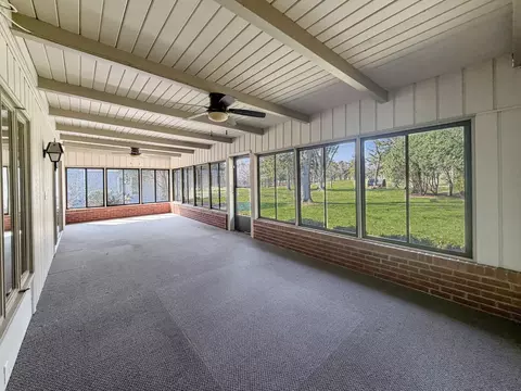 Exterior - 1318 Ridgefield Rd, Freeport, IL 61032 photo 9 of 13