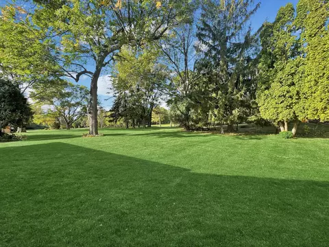 Exterior - 1318 Ridgefield Rd, Freeport, IL 61032 photo 5 of 13