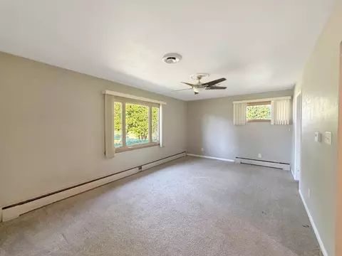 Living - 1318 Ridgefield Rd, Freeport, IL 61032 photo 7 of 7