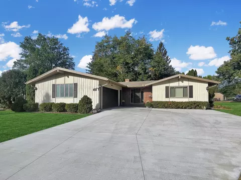 Exterior - 1318 Ridgefield Rd, Freeport, IL 61032 photo 13 of 13