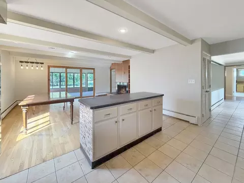Entry Way - 1318 Ridgefield Rd, Freeport, IL 61032 photo 1 of 2