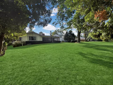 Exterior - 1318 Ridgefield Rd, Freeport, IL 61032 photo 6 of 13