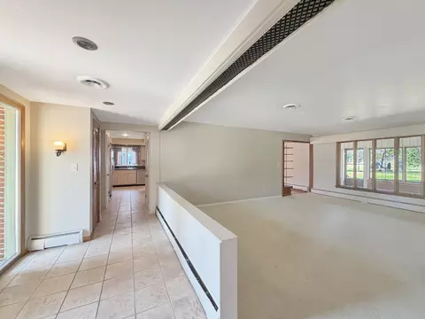 Living - 1318 Ridgefield Rd, Freeport, IL 61032 photo 2 of 7