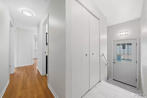 Entry Way - 14841 Trumbull Ave, Midlothian, IL 60445 photo 2 of 2