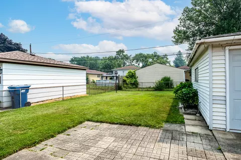 Exterior - 14841 Trumbull Ave, Midlothian, IL 60445 photo 3 of 4