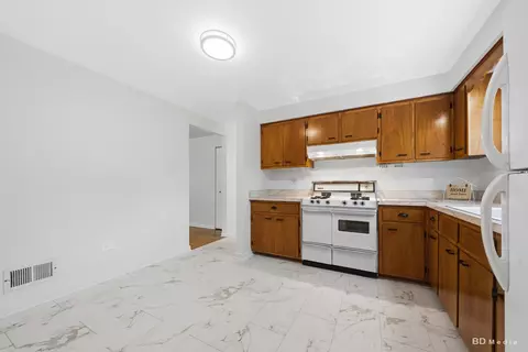 Kitchen - 14841 Trumbull Ave, Midlothian, IL 60445 photo 1 of 2