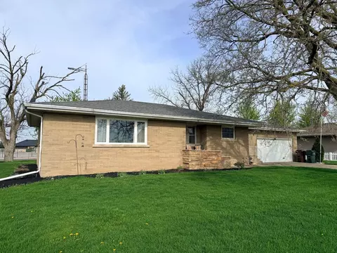 635 N Elm St, Herscher, IL 60941