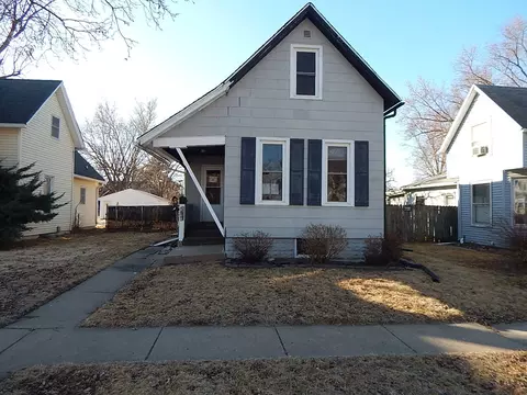 1621 W 7th St, Davenport, IA 52802